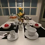 Alojamento de Acomodação e Pequeno-almoço The Station Nápoles